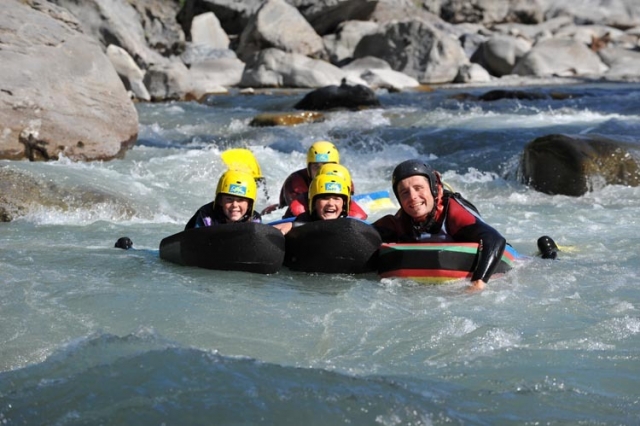  Nadar en aguas brava en los rápidos del Aude 